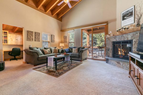 5026 Gold Bend Truckee CA 96161 USA-007-017-Gold BendLIving Room22-MLS_Size