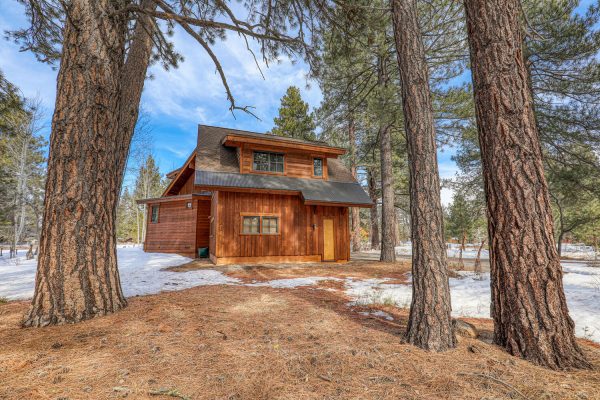 13534 Fairway Dr Truckee CA-large-039-004-Exterior Side-1500x1000-72dpi