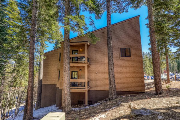4066 Coyote Fork Truckee CA-large-005-005-Exterior-1500x1000-72dpi