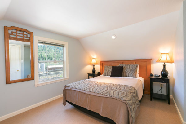 10230 Donner Pass Rd Truckee-print-036-023-Bedroom Four-3360x2240-300dpi