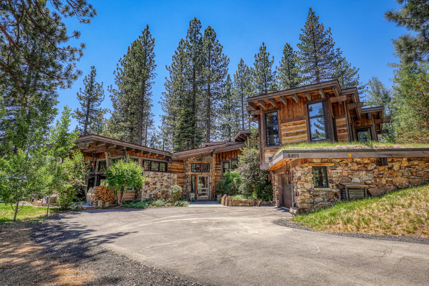 Forbes Feature:<br></noscript>Artisanal Contemporary Fits Right Into Its Truckee Mountain Setting