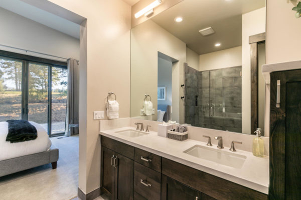 10108 Corrie Ct Truckee CA-large-022-002-Bathroom Two-1500x1000-72dpi