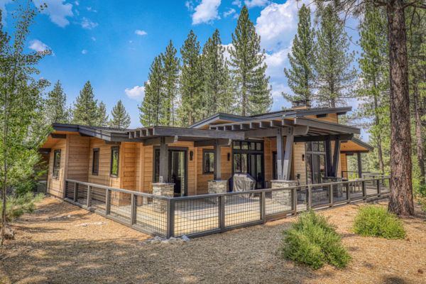 11486 Henness Rd Truckee CA-large-006-006-Exterior-1500x1000-72dpi