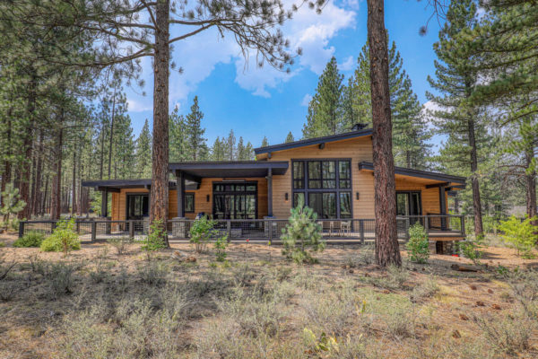 11486 Henness Rd Truckee CA-large-007-012-Exterior-1500x1000-72dpi