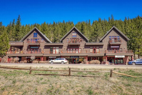 10770 Donner Pass Rd Truckee-large-008-007-Exterior Front-1500x1000-72dpi