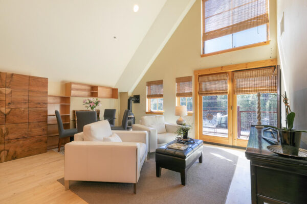 10770 Donner Pass Rd Truckee-large-026-023-Living Room-1500x1000-72dpi