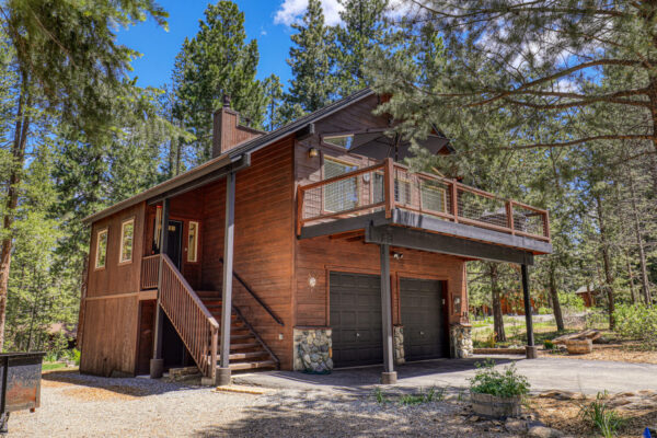 10500 Lenelle Ln Truckee CA-large-004-006-Exterior-1500x1000-72dpi