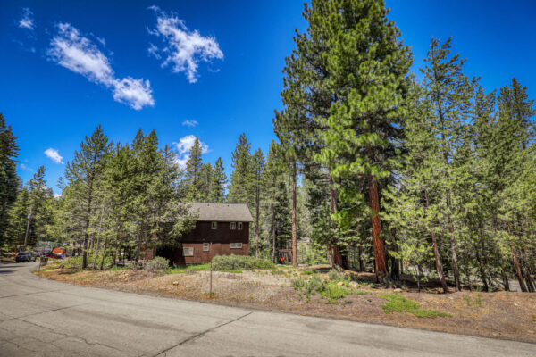10500 Lenelle Ln Truckee CA-large-010-009-Exterior-1500x1000-72dpi