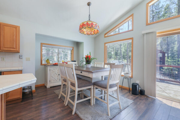 10500 Lenelle Ln Truckee CA-large-021-020-Dining Room-1500x1000-72dpi