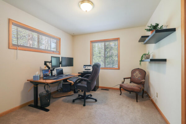 10500 Lenelle Ln Truckee CA-large-027-022-Bedroom One-1500x1000-72dpi
