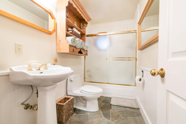 14536 Davos Dr Truckee CA-large-019-019-Bathroom One-1500x1000-72dpi