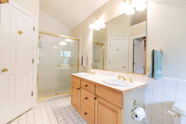 14536 Davos Dr Truckee CA-large-021-021-Bathroom Two-1500x1000-72dpi