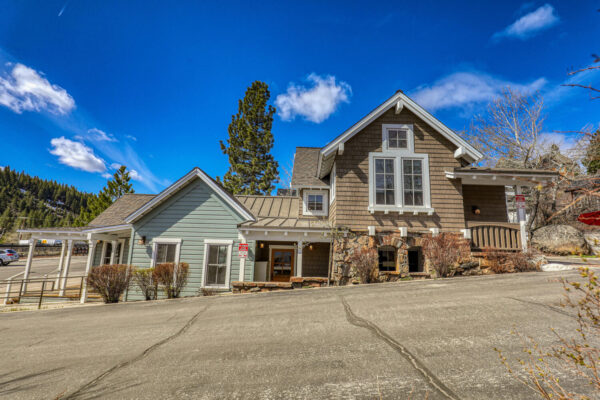 10250 Donner Pass Rd Truckee-large-020-020-Exterior-1500x1000-72dpi