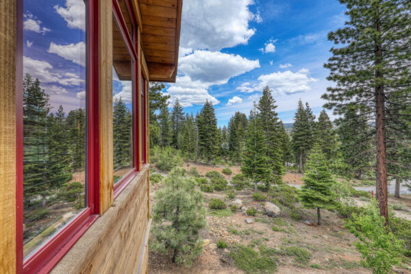 2105 Eagle Feather Truckee CA-large-009-003-Exterior-1500x1000-72dpi