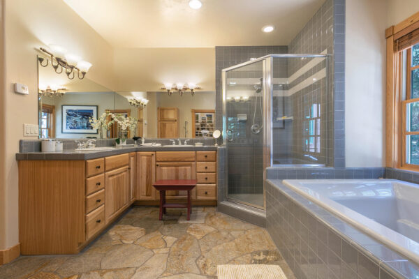 8441 Lahontan Dr Truckee CA 96161 USA-022-021-Bathroom One-MLS_Size