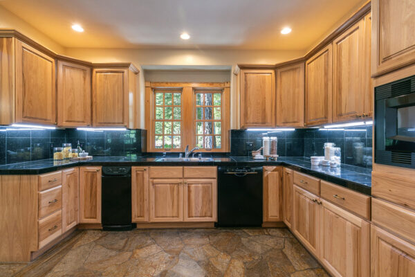 8441 Lahontan Dr Truckee CA 96161 USA-037-031-Kitchen-MLS_Size