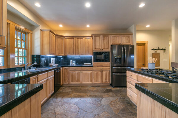 8441 Lahontan Dr Truckee CA 96161 USA-038-038-Kitchen-MLS_Size