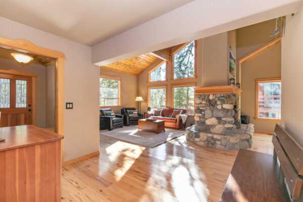 11525 Chalet Rd Truckee CA-large-014-011-Entry-1500x1000-72dpi