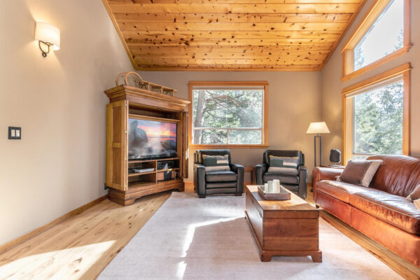 11525 Chalet Rd Truckee CA-large-018-017-Living Room-1500x1000-72dpi