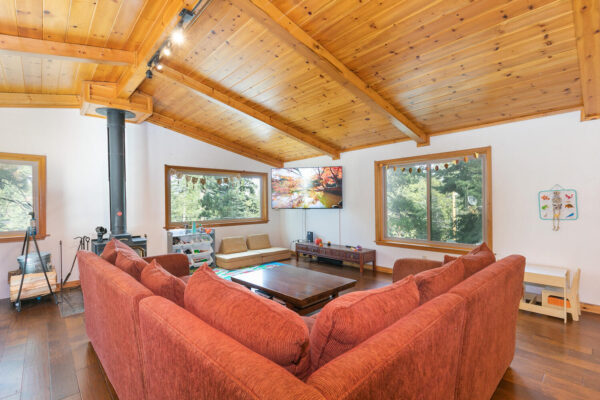 12605 Skislope Way Truckee CA-large-034-030-Living Room-1500x1000-72dpi