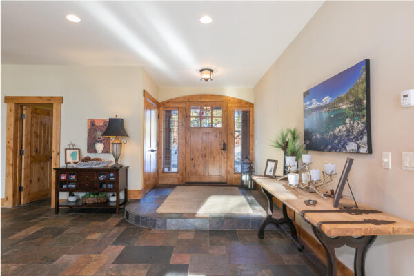 13299 Fairway Dr Truckee CA-large-040-046-Entry-1500x1000-72dpi