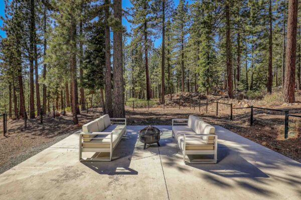 11724 Sierra Drive, Truckee, CA 96161-3