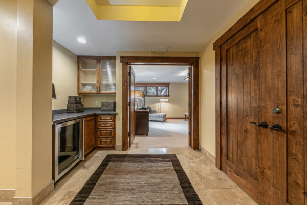 7201 Larkspur Lane, Truckee, CA, 96161-38